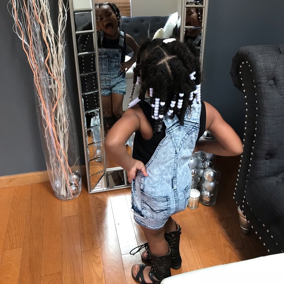 Meet your Posher, Ellekells - Picture 1 of 1